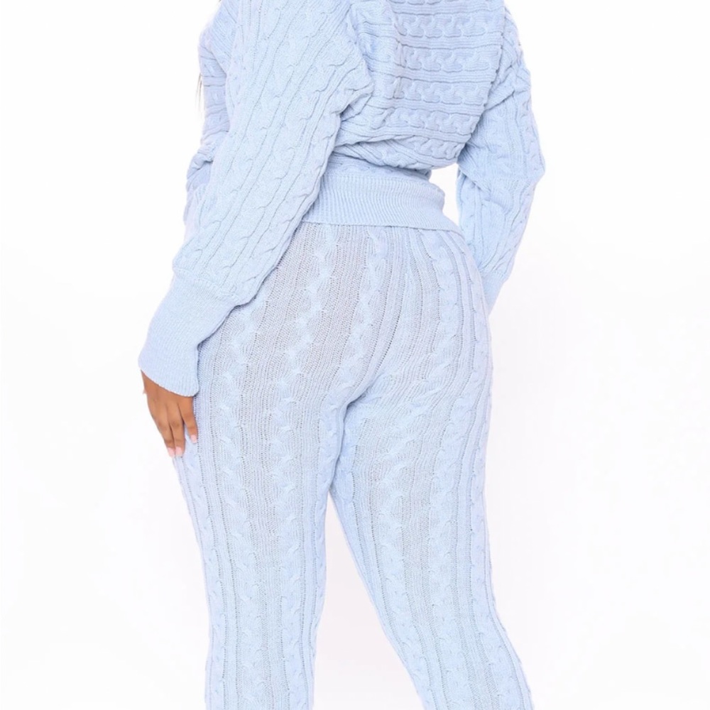 MATCHING SET - Picture 2 of 5